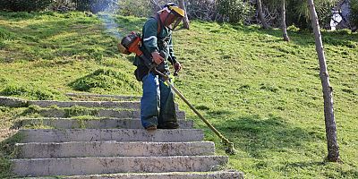 TOROSLAR’DA PARK VE YEŞİL ALANLAR BAKIMDAN GEÇİYOR