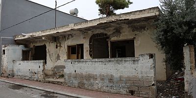 TOROSLAR’DA TEHLİKE OLUŞTURAN METRUK BİNALAR YIKILIYOR