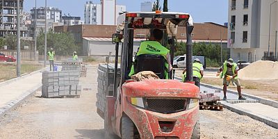 TOROSLAR’DA YOL VE KALDIRIM ÇALIŞMALARI HIZ KESMEDEN DEVAM EDİYOR