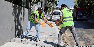 TOROSLAR’DA YOL VE KALDIRIM ÇALIŞMALARI SÜRÜYOR