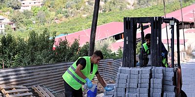 TOROSLAR’DA YOLLAR YENİLENİYOR, ULAŞIM RAHATLIYOR