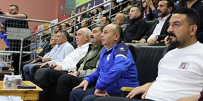 TOROSLAR’IN KADIN VOLEYBOL TAKIMI, GALİBİYET SERİSİNİ SÜRDÜRÜYOR