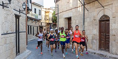 ‘ULUSLARARASI TARSUS YARI MARATONU’ HEYECANI MERSİN’İ SARDI