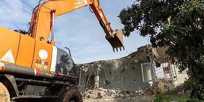 Vatandaş istedi, Yenişehir Belediyesi yıktı