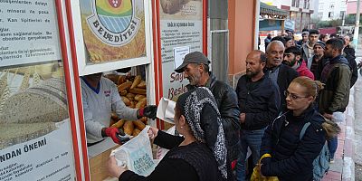 ZORLU EKONOMİK ŞARTLARDA TARSUS BELEDİYESİ 1 TL’LİK EKMEK İLE VATANDAŞIN YANINDA