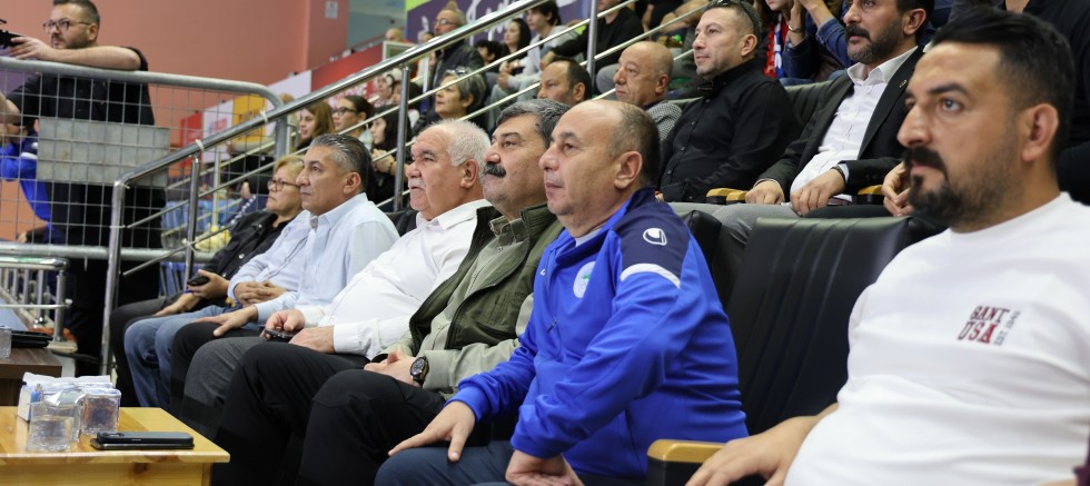 TOROSLAR’IN KADIN VOLEYBOL TAKIMI, GALİBİYET SERİSİNİ SÜRDÜRÜYOR