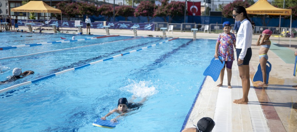 ÜCRETSİZ YÜZME KURSLARI