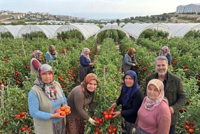  KADIN ÇİFTÇİLERE DESTEK ÇAĞRISI: EMEKLERİ GÜVENCE ALTINA ALINMALI
