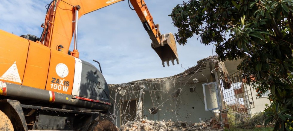 Vatandaş istedi, Yenişehir Belediyesi yıktı